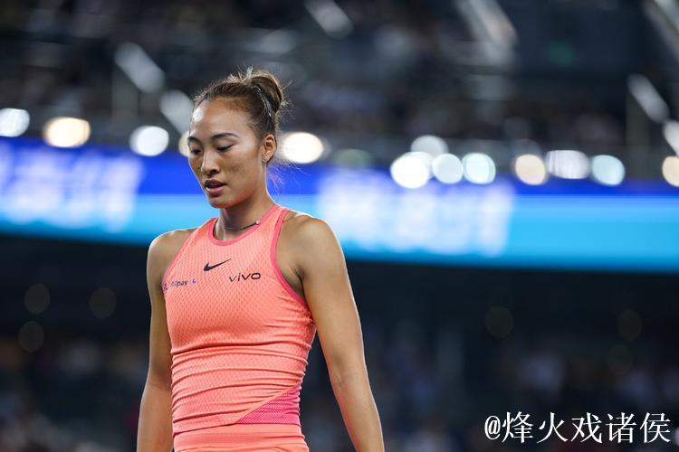 武网郑钦文1-2遗憾收获亚军 萨巴伦卡喜提三连冠 武网郑钦文1-2遗憾收获亚军 萨巴伦卡喜提三连冠