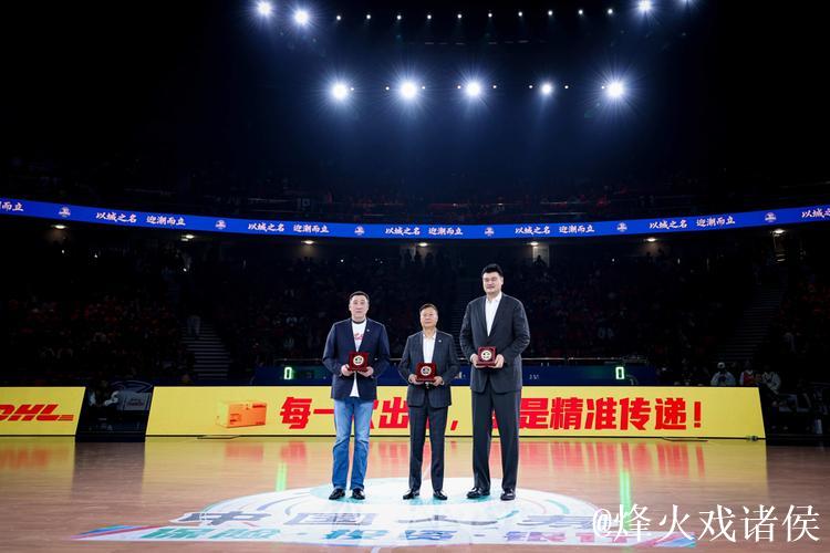 直击上海大白鲨30周年超燃现场！姚明、李秋平、章文琪等传奇名宿重聚赛场